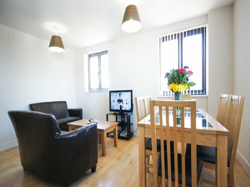 Crompton House Apartments
