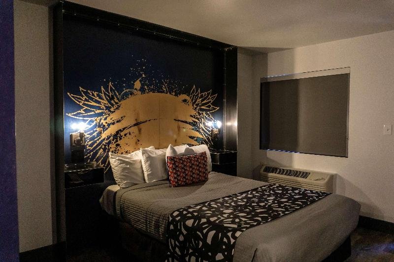 Фото SureStay Hotel by Best Western Phoenix Downtown