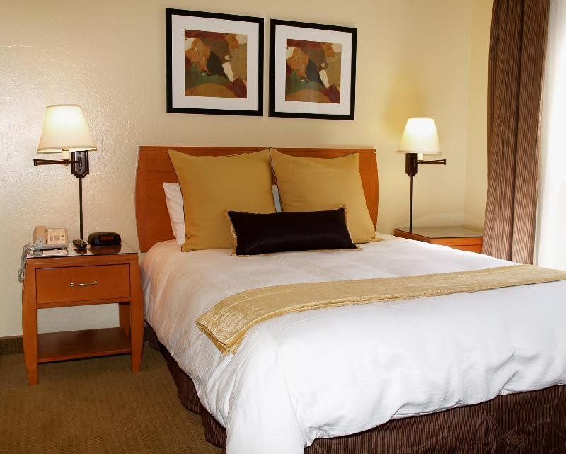 Фото Marin Suites Hotel