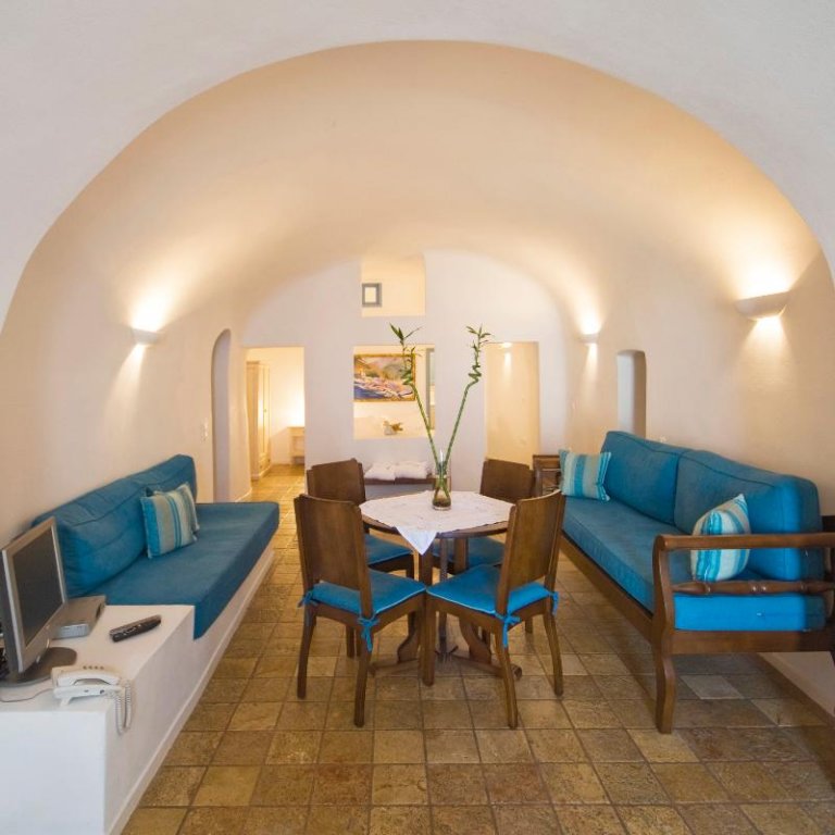 Фото Pantelia Suites