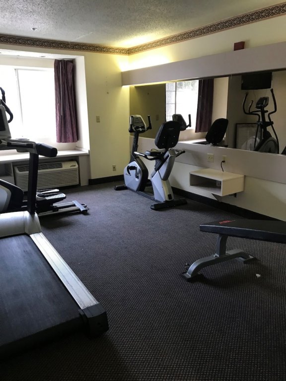 Фото Regency Inn & Suites