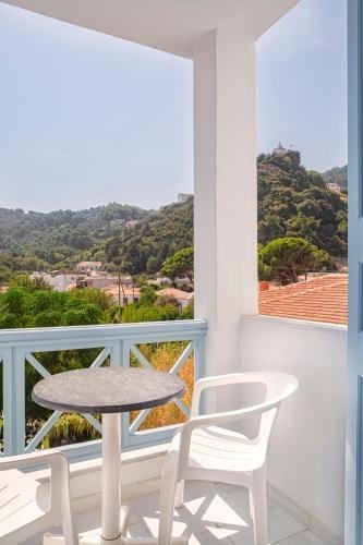 Фото Erato Seaside Hotel