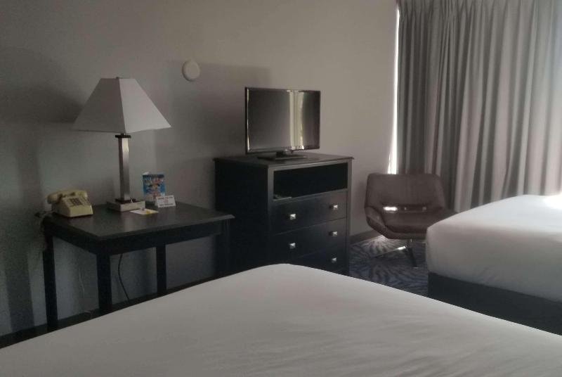 Фото 817 Hotel Days Inn by Wyndham Att Stadium/Texas Live