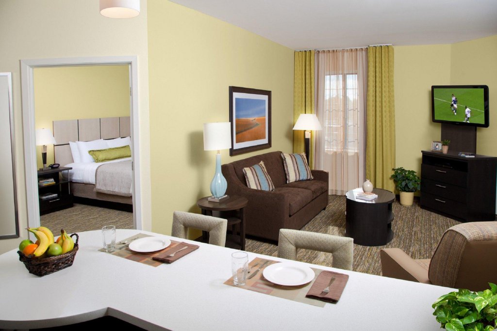Фото Candlewood Suites Orlando - Lake Buena Vista, an Ihg Hotel