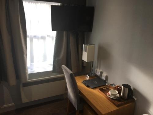 Фото West Port Hotel