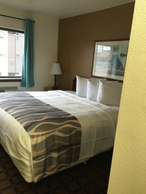 Фото McGoverns Hotel and Suites