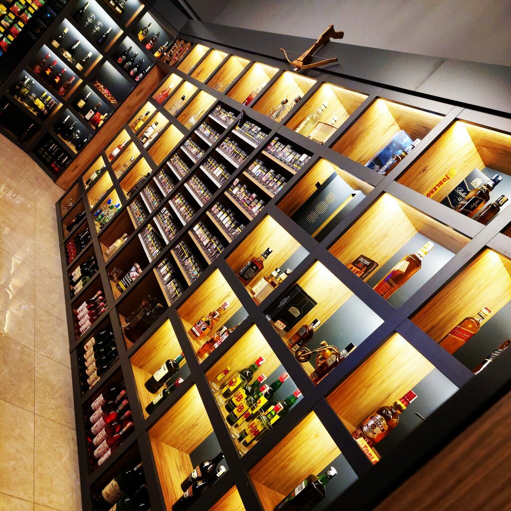 Alcoholic beverages Moel Tekel Market, Edremit, photo