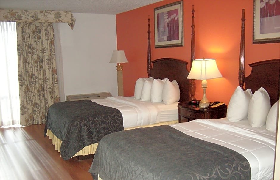 Фото Charleston Grand Hotel