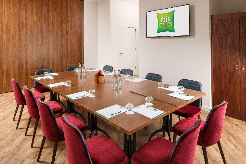 Фото Ibis Styles London Heathrow East