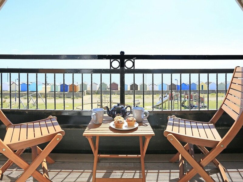 Modernly Furnished Holiday Home With Balcony, Near Felixstowe Beach