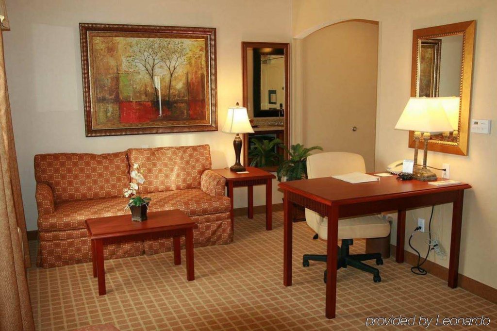 Фото Hampton Inn & Suites Redding