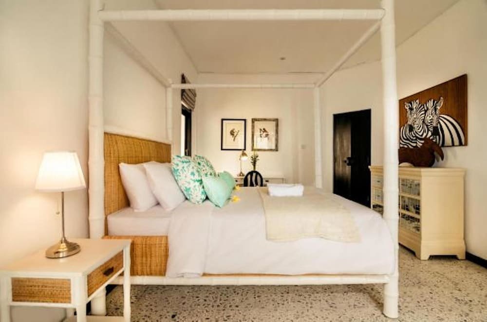 Фото The Indies Estate