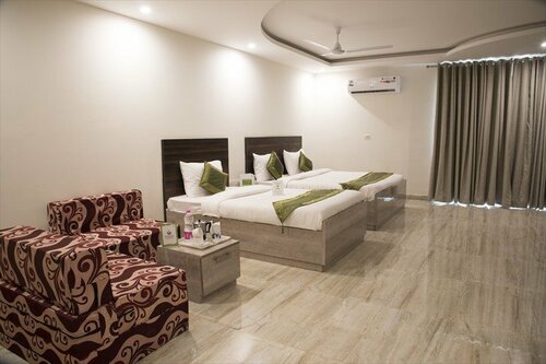 Гостиница Oyo 11340 Hotel Lakshmi Palace в Дели