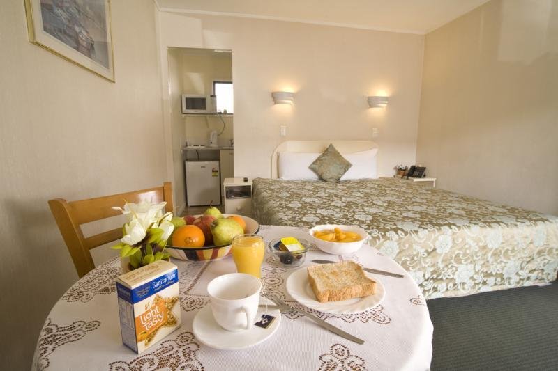 Фото Tudor Court Motor Lodge