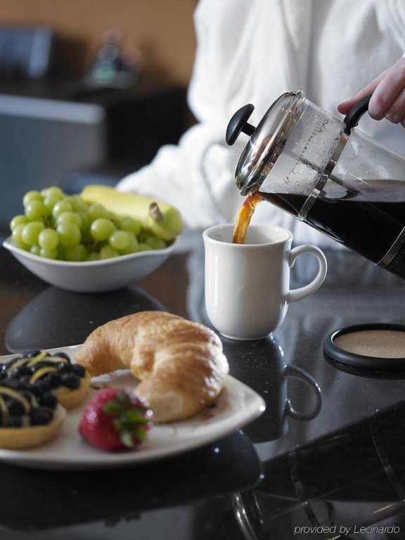 Фото Nuvo Hotel Suites