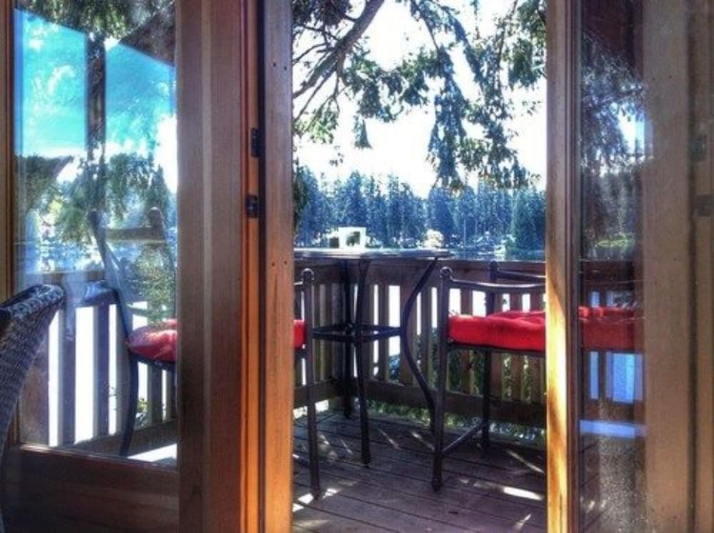 Фото Cottage Lake Bed and Breakfast