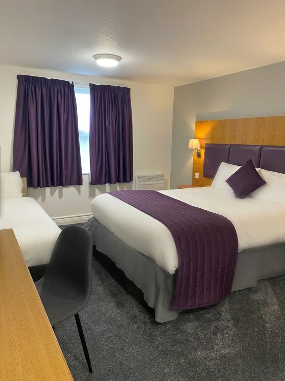Hotel Purple Roomz, England, photo