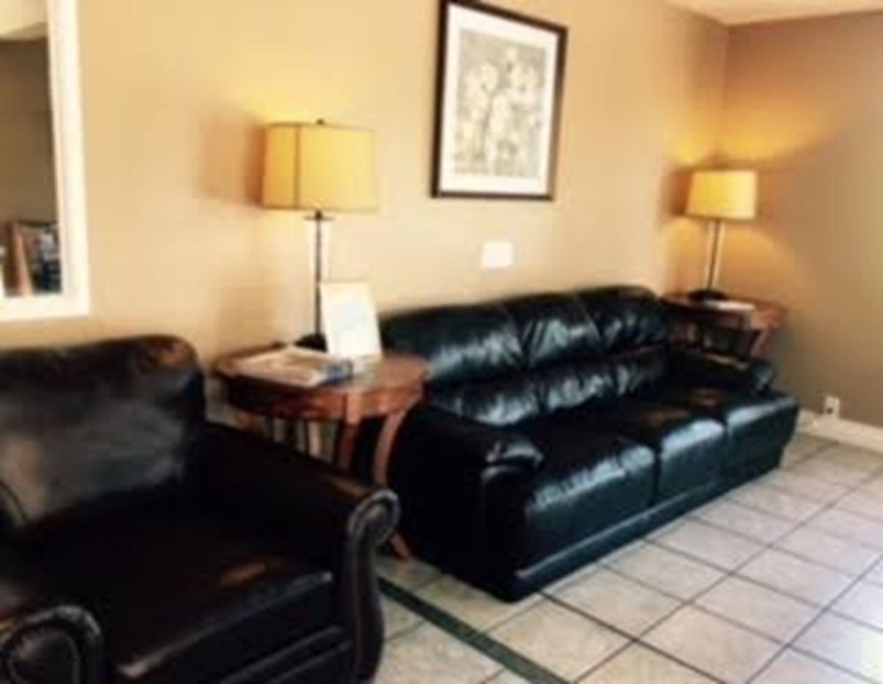 Фото Days Inn by Wyndham Redwood City