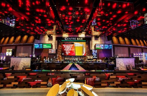 Внешний вид отеля Canad Inns Destination Centre Club Regent Casino Hotel в Виннипеге, фото 4