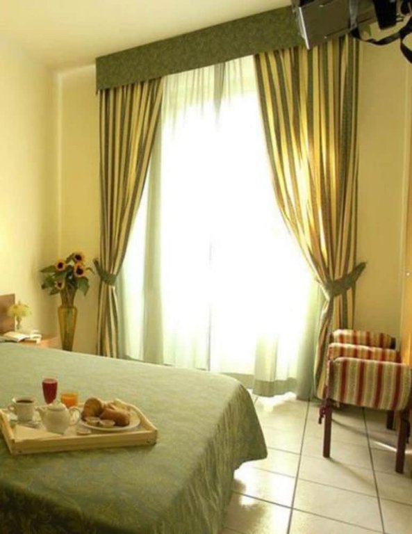 Фото Hotel 22 Marzo Milan