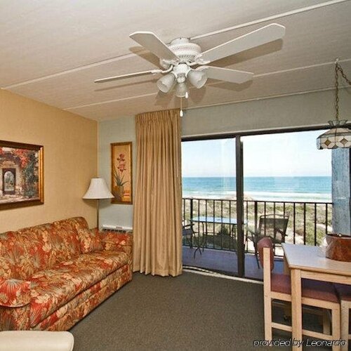 Гостиница Beacher's Lodge Oceanfront Suites