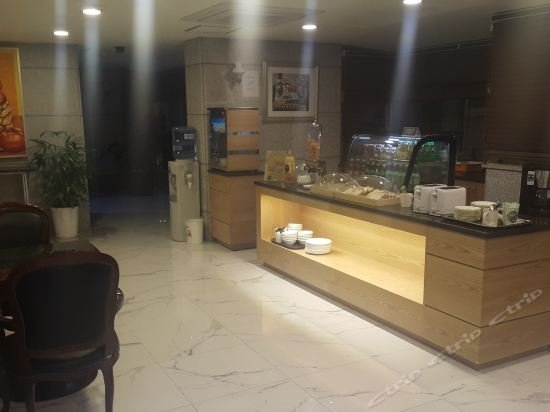 Фото Noble Hotel