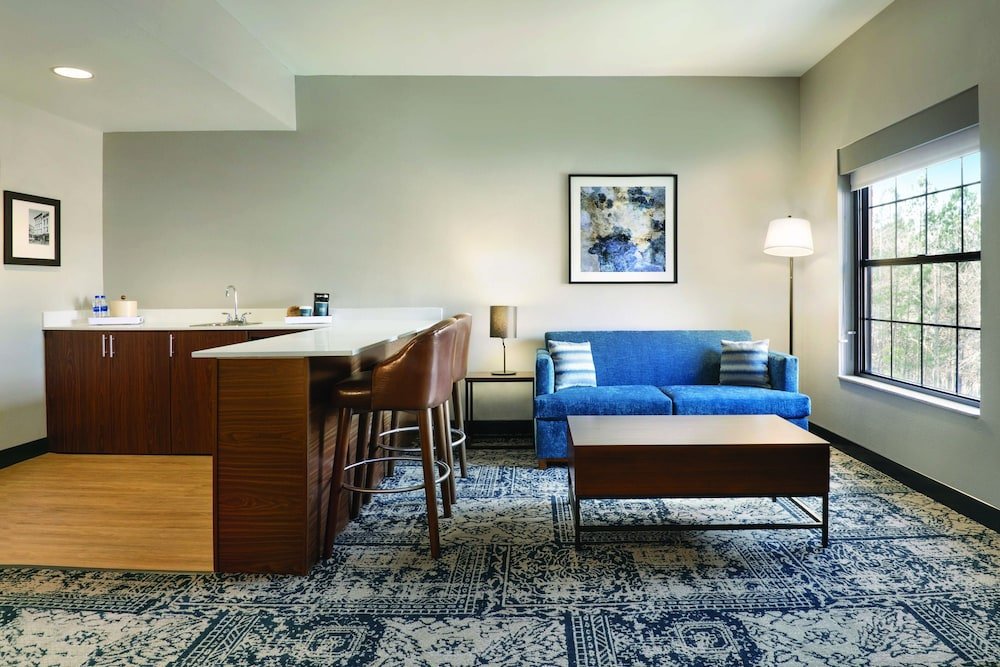 Фото Four Points by Sheraton Raleigh Arena