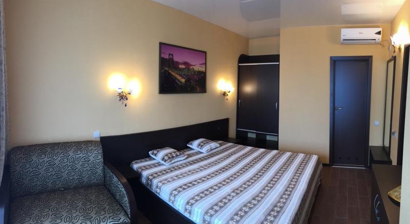 Фото Гостевой дом Черноморская 2