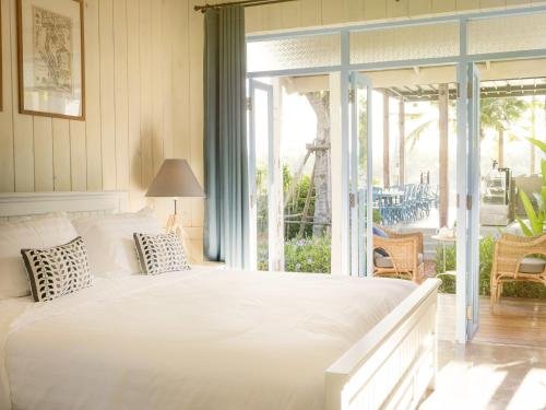 Фото Pomelo Amphawa The Local Residence