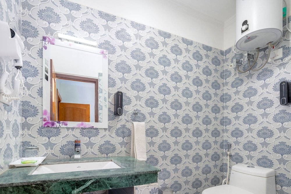 Фото The Posh hotel