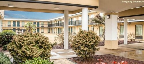 Гостиница Quality Inn Elizabeth City near University в Элизабет Сити