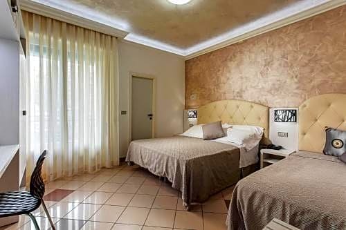 Фото Hotel Dolce Vita Cesenatico