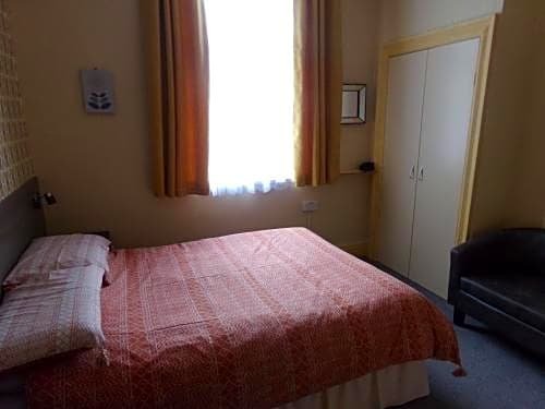 Фото St Annes Hotel