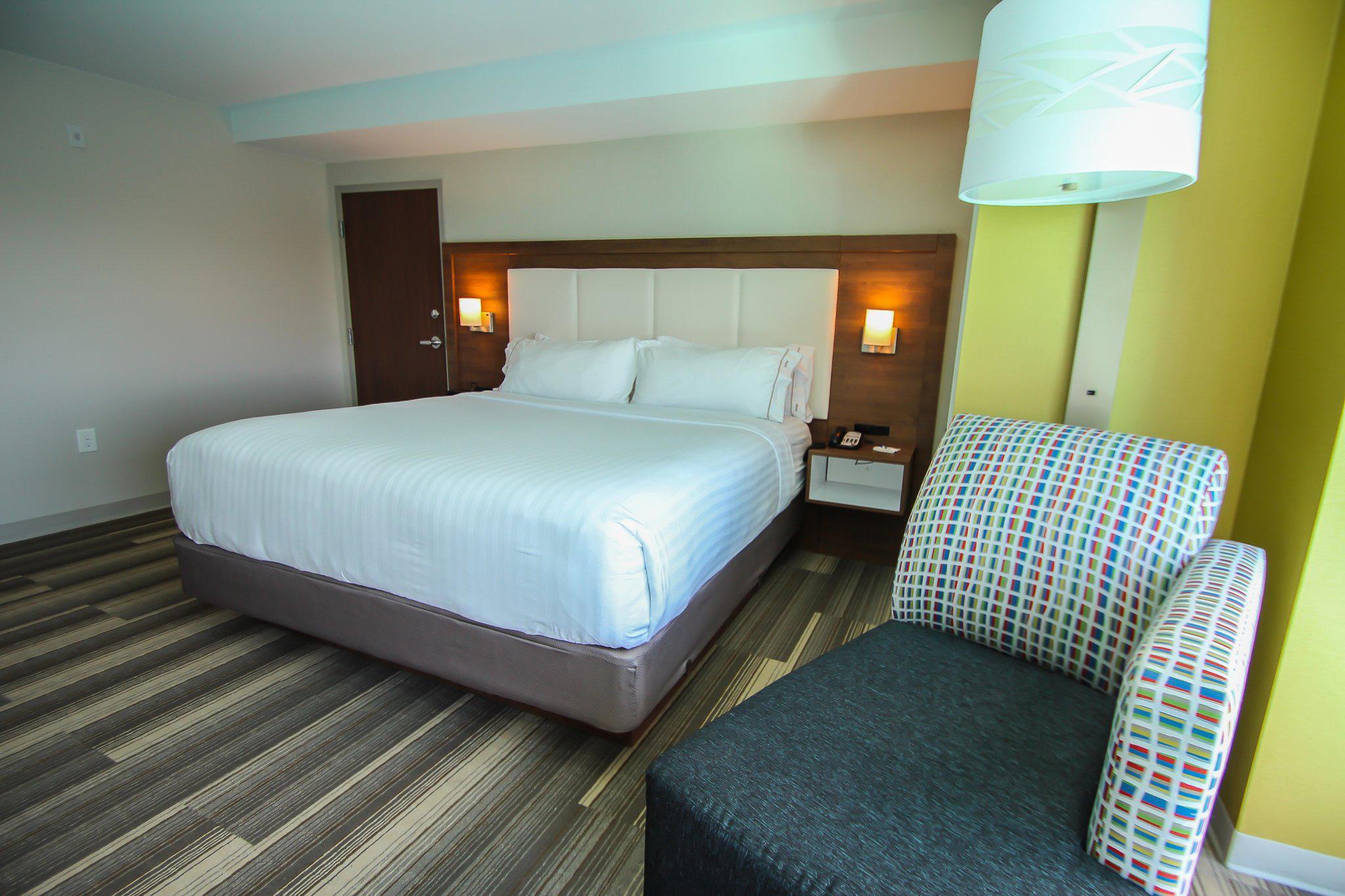 Фото Holiday Inn Express & Suites Miami Airport East, an Ihg Hotel