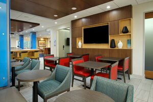 Holiday Inn Express & Suites Lake Charles South Casino Area, an Ihg Hotel
