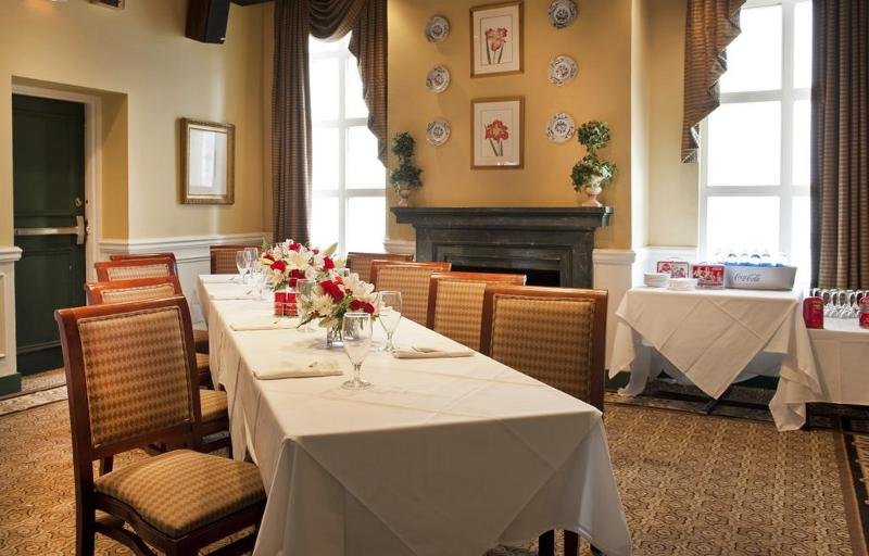 Фото The Dunhill Hotel