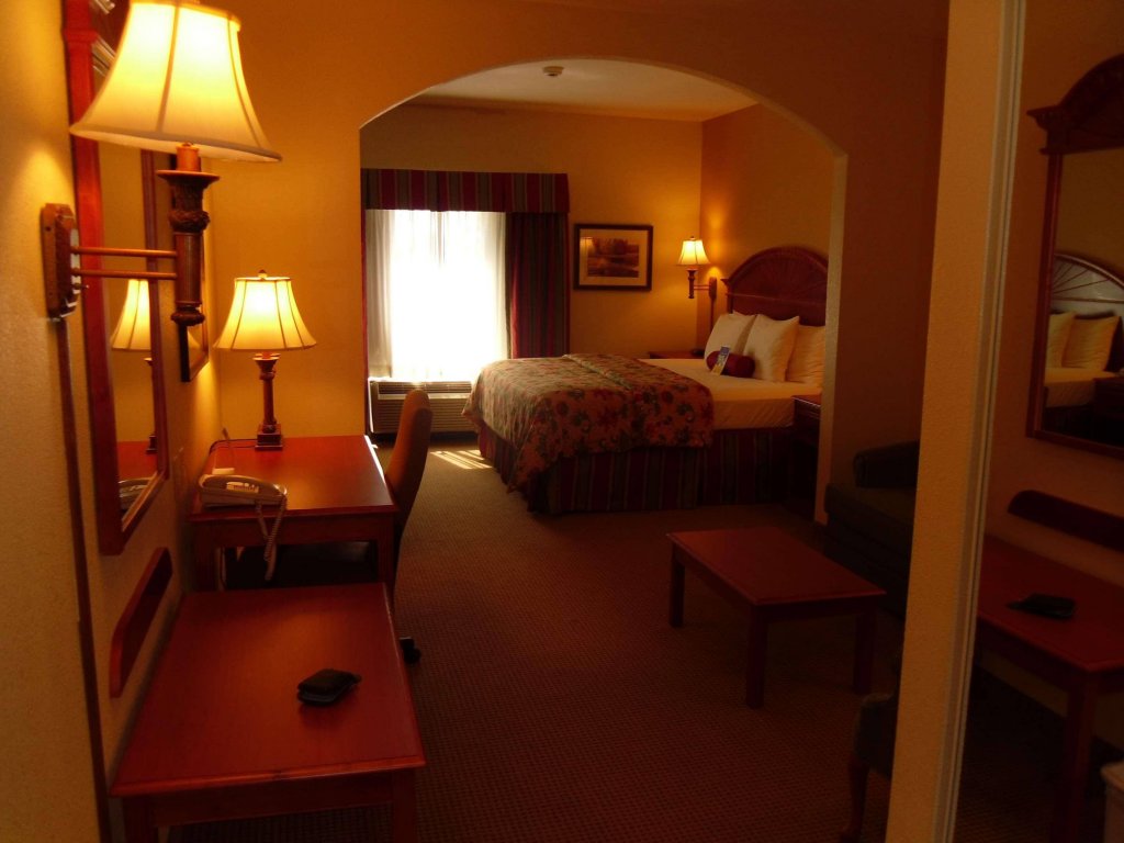 Фото Best Western Plus Midwest City Inn & Suites