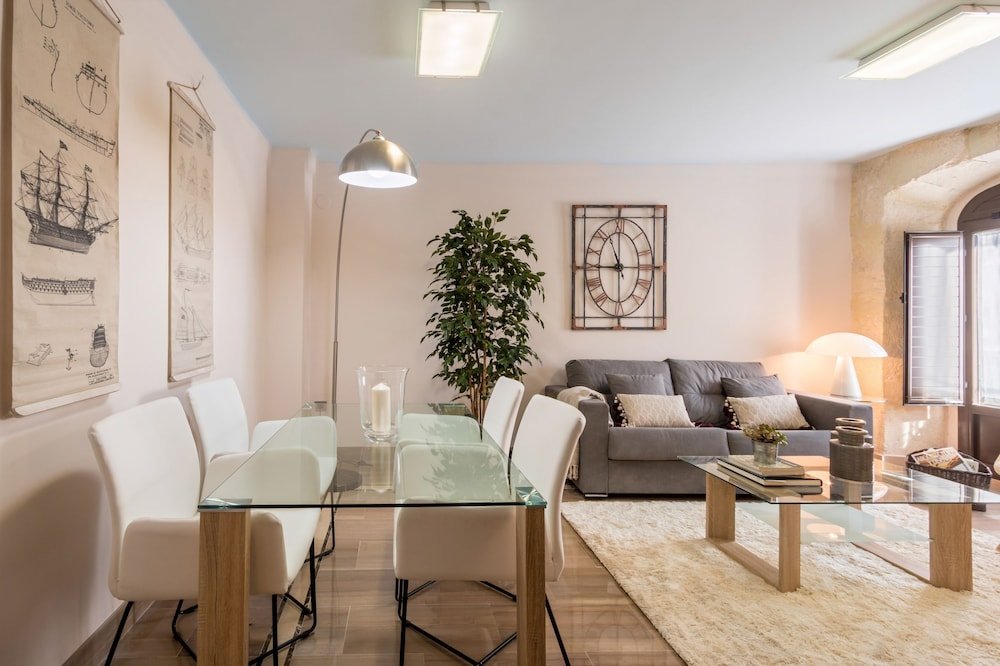 Фото Chezmoihomes Plaza Nueva Premium