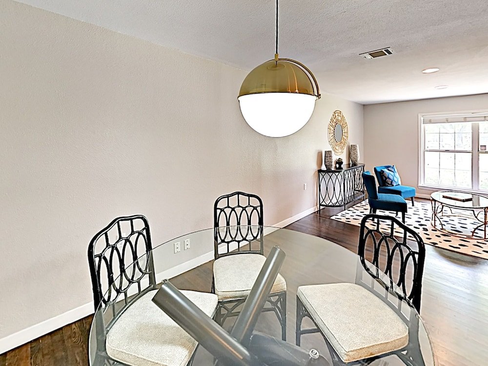 Фото 3br 2ba Remodeled Rosedale House by RedAwning