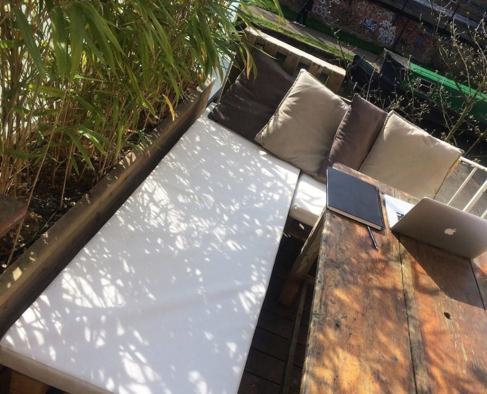 Фото Beautiful Canalside 1-bedroom Flat With Terrace