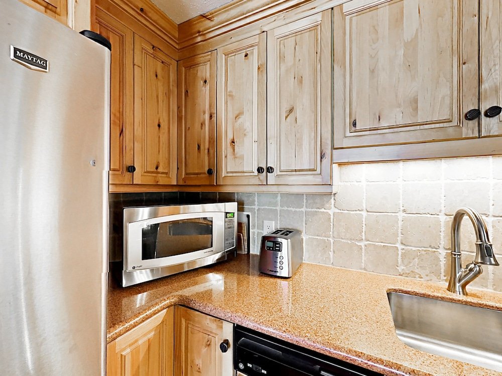 Фото 940 Waters Ave Condo Unit 101 - 2 Br condo by RedAwning