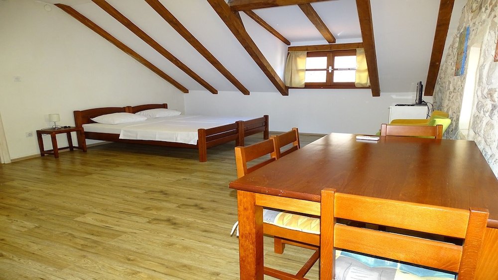 Фото Apartments Historic Stone House