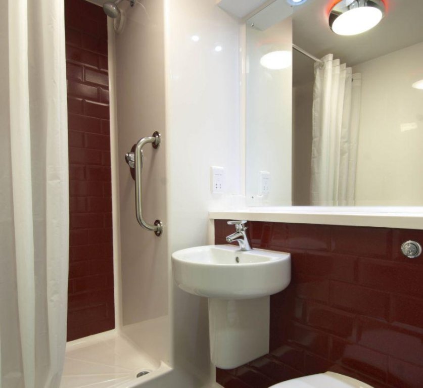 Фото Travelodge London Stratford