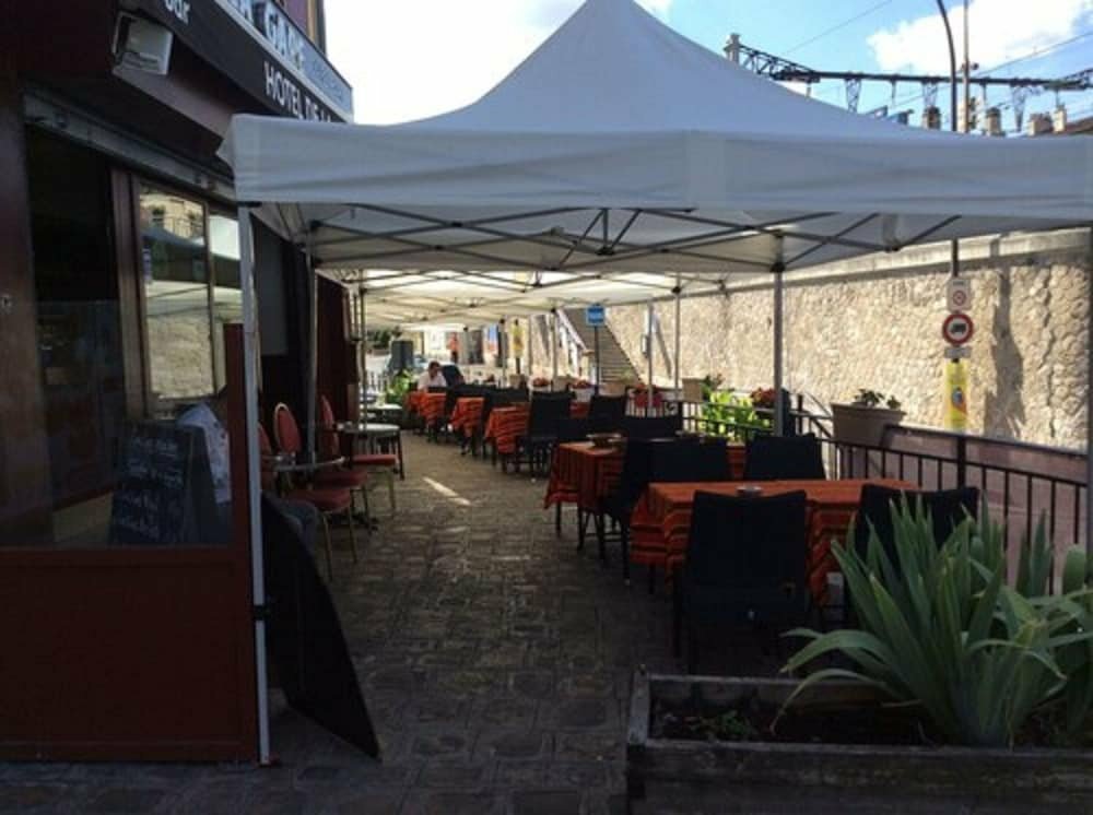 Гостиница Hotel De La Gare, Витри‑сюр‑Сен, фото