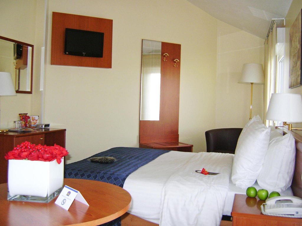 Фото Best Western Plus Grand Hotel Victor Hugo