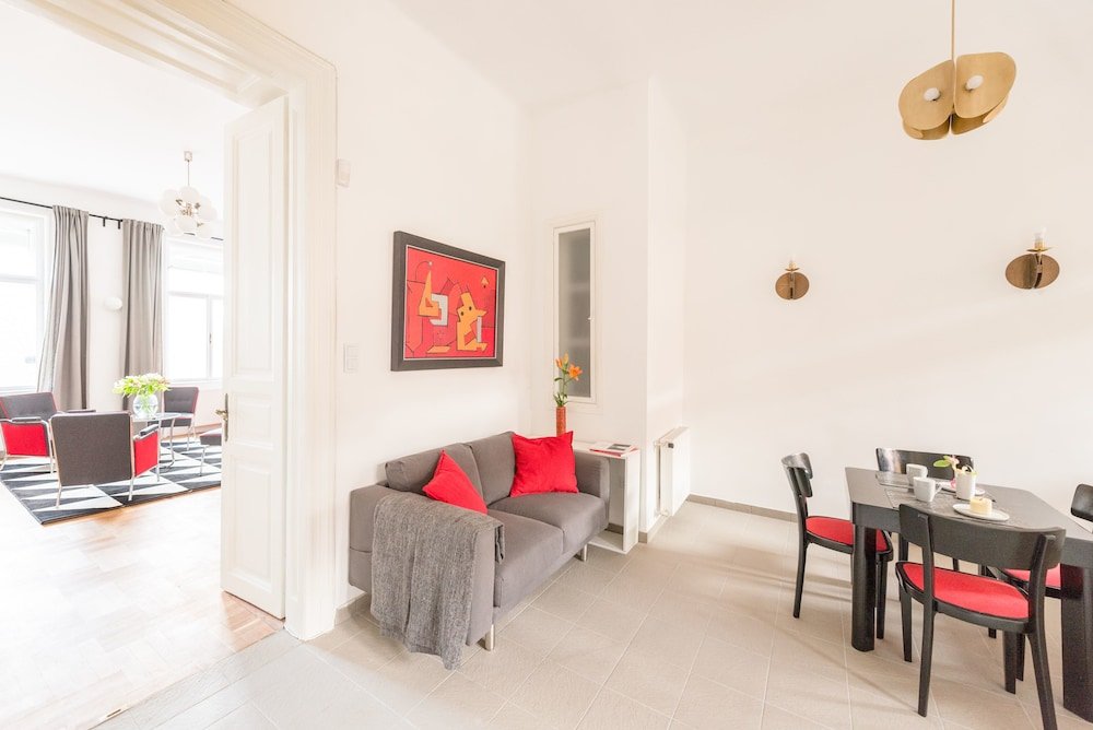 Фото Oasis Apartments - Modern Bauhaus