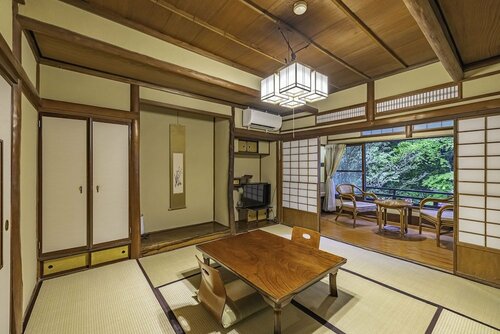 Внешний вид отеля Tonosawa Ichinoyu Honkan в Хаконе, фото 3