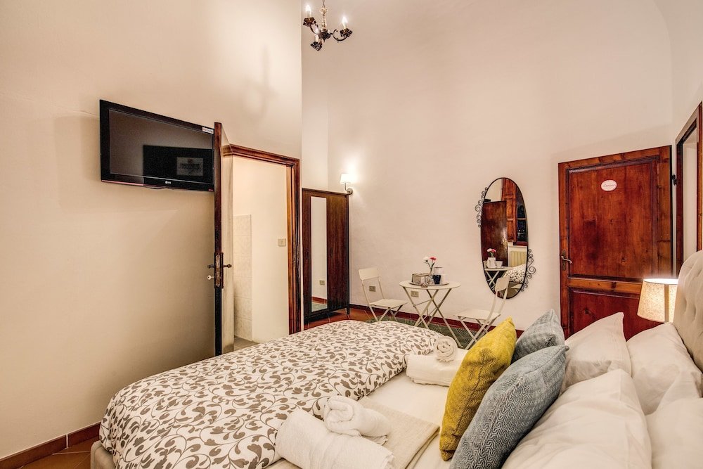 Фото AwesHome Tower GuestHouse
