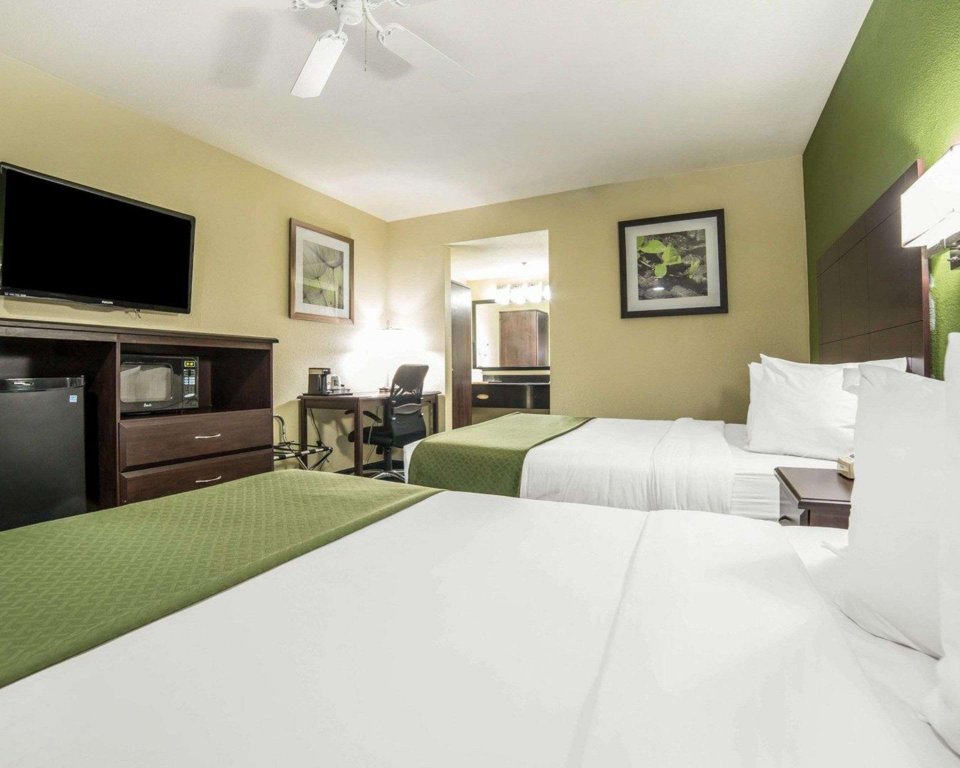 Фото Rodeway Inn & Suites