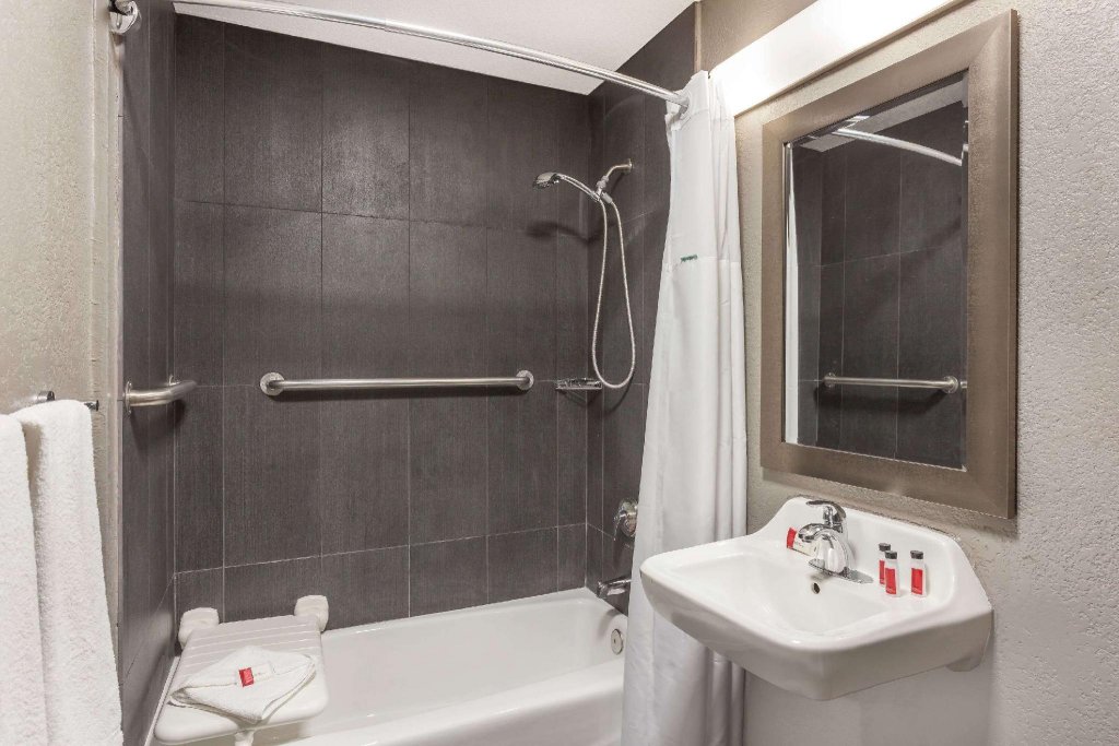 Фото Knights Inn San Ysidro